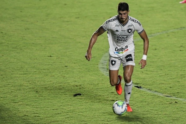 Foto: (Thiago Ribeiro/AGIF) - Pedro Raul, ex-Botafogo, já foi anunciado como mais novo jogador do Goiás