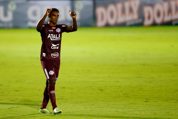 Thiago Calil/AGIF. Bruno Mezenga em comemoração de gol pelo Ferroviária.
