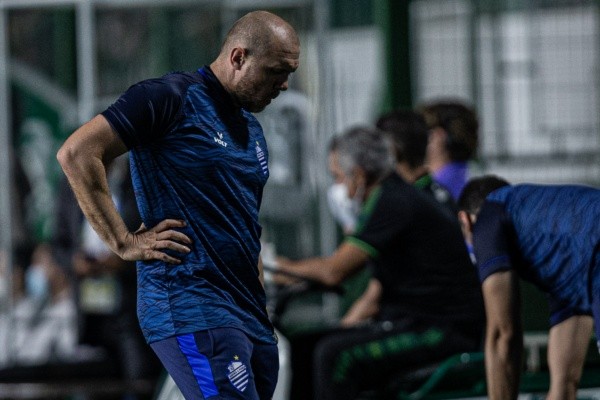 (Foto: Heber Gomes/AGIF) Mozart poderá estar de volta ao CSA no próximo sábado