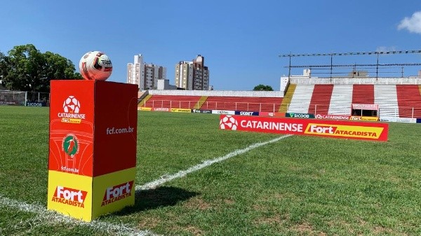 Foto: (Twitter Oficial Chapecoense/João Heemann/ACF) - O técnico da Chapecoense não gostou das condições do gramado do estádio Aníbal Costa