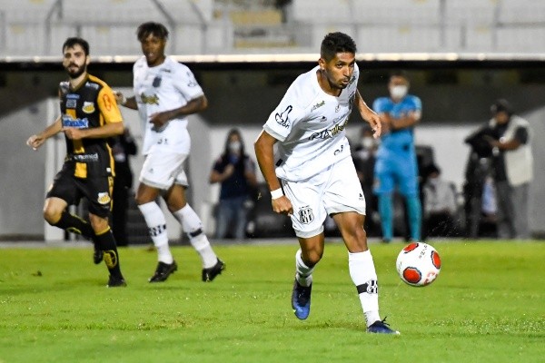 Foto: (Flickr Oficial Ponte Preta/Álvaro Jr./PontePress) - Pedro Júnior recebeu elogios do técnico da Ponte