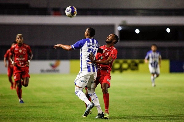 Foto: Celio Junior/AGIF – Marco Túlio está emprestado pelo Sporting e disputa sua segunda temporada pelo CSA