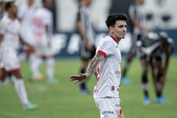 Foto: Jorge Rodrigues/AGIF – Jean Carlos deve ser relacionado para a partida pela Lampions League