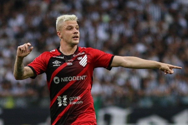 Foto:Fernando Moreno/AGIF – Kayzer estaria em negociações avançadas com Fortaleza, mas Grêmio corre por fora