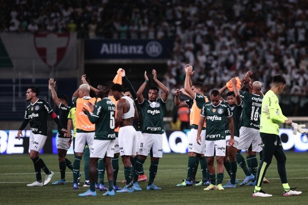 Foto: Ettore Chiereguini/AGIF -Jogadores do Palmeiras comemoram vitória ao final da partida contra o Agua Santa no estádio Arena Allianz Parque