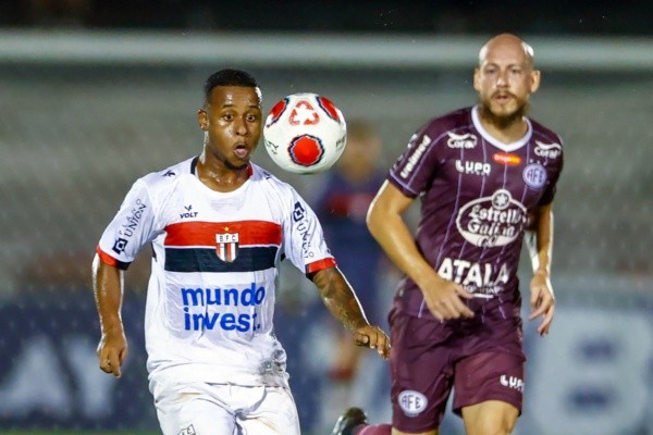 Foto: Thiago Calil/AGIF – Bruno Michel em ação pelo Botafogo-SP