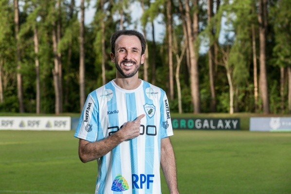 Foto: (Flickr Oficial Londrina/Ricardo Chicarelli/ Londrina EC.) - Thiago Ribeiro não disputa uma partida oficial desde o dia 29 de setembro de 2020, quando ainda estava na Chapecoense