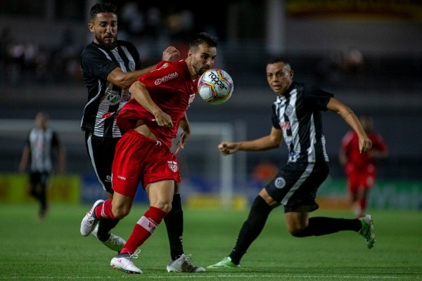 Foto: (Alisson Frazao/AGIF) - Rafael Longuine teve uma passagem pelo CRB em 2020