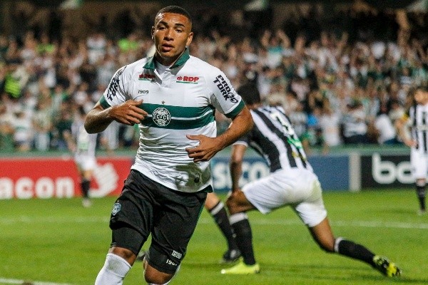 Foto: (Gabriel Machado/AGIF) - Igor Jesus, ex-Coritiba, está sendo monitorado pelo Inter