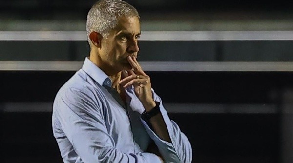 Sylvinho deixou o comando técnico do Corinthians (Foto: Marcello Zambrana/AGIF)