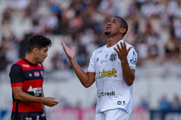 Foto: (Diogo Reis/AGIF) - Esta não é a primeira vez que Rodrigão, ex-Ponte Preta, entra na mira do Sport