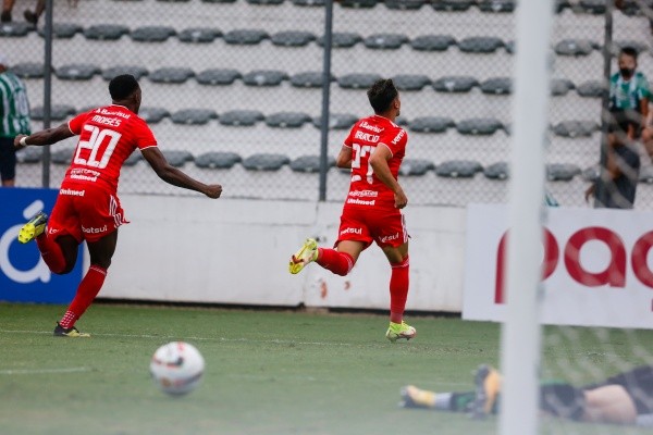 Luiz Erbes/AGIF/ Internacional comemorando gol no Gauchão. Luiz Erbes/AGIF/ Internacional comemorando gol no Gauchão.