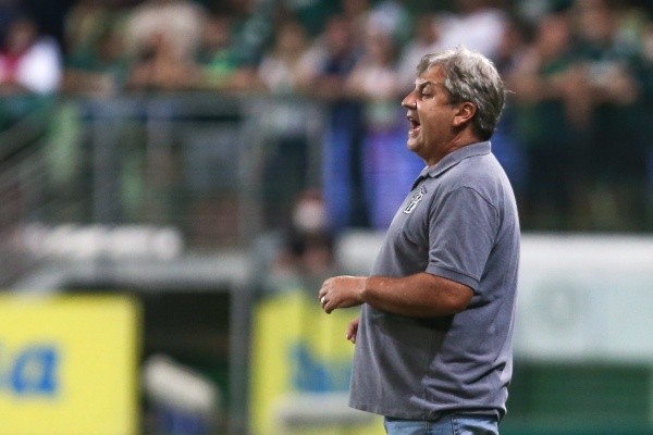 Marcello Zambrana/AGIF/ Kleina comandando a Ponte Preta. Marcello Zambrana/AGIF/ Kleina comandando a Ponte Preta.