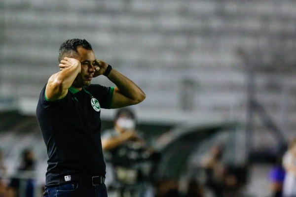 Luiz Erbes/AGIF/ Jair Ventura em campo em duelo pelo Gauchão. 