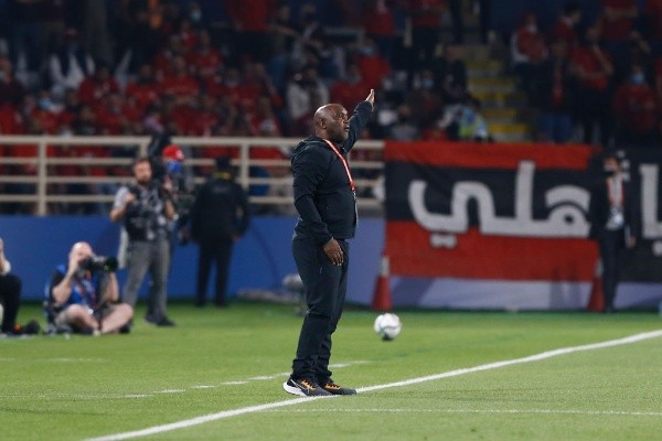 Mohammad Karamali/DeFodi Images via Getty Images/ Pitso Mosimane, técnico do Al-Ahly. 