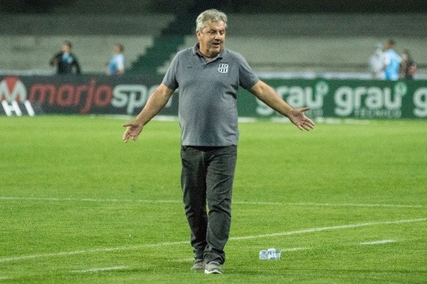 Rebeca Reis/AGIF/ Kleina deverá mudar a Ponte Preta para o duelo contra a Ferroviária. 