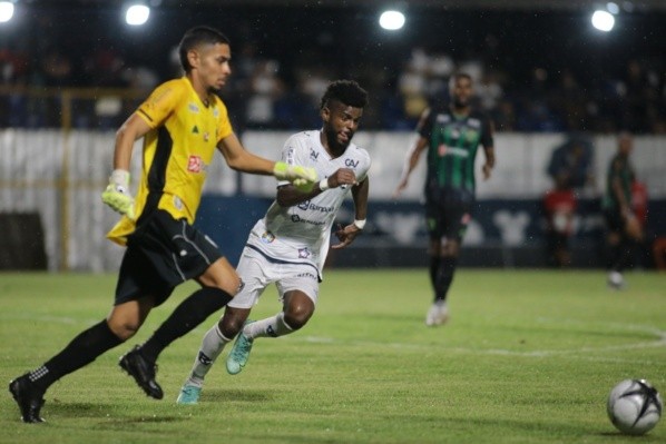 Foto: (Fernando Torres/AGIF) - Erick Flores foi exaltado pelo camisa 10 do Remo
