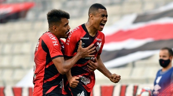 Foto: Site Oficial Athletico-PR/Divulgação | Erick acerta renovação contratual até 2026