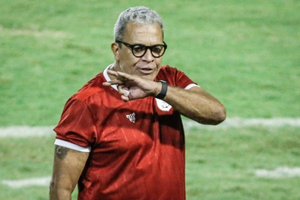 Foto: (Paulo Paiva/AGIF) - Hélio dos Anjos afirma que já viveu quatro episódios semelhantes no Náutico