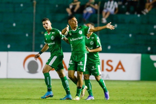 Foto: Luiz Erbes/AGIF -Gabriel Tota, jogador do Juventude