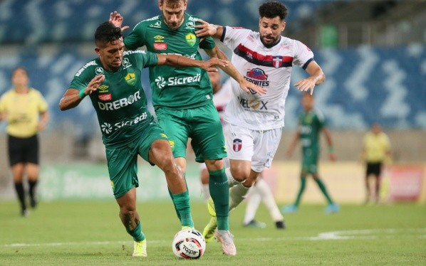 Cuiabá em ação na goleada por 4 a 0 frente à Academia Cuiabá em ação na goleada por 4 a 0 frente à Academia