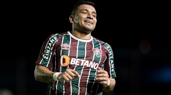 Pineida está sem espaço no Fluminense (Foto: Jorge Rodrigues/AGIF)