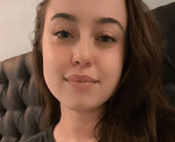 Foto arquivo pessoal - Laura esperando um retorno por dias melhores dos Pats