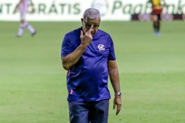 (Foto: Rafael Vieira/AGIF) Hélio dos Anjos tem futuro incerto no Náutico