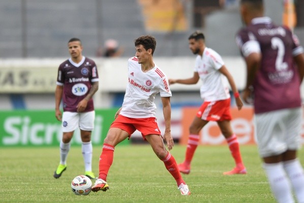 Foto: (Flickr Oficial Internacional/Ricardo Duarte) - Rodrigo Dourado não tem sido unanimidade no Internacional