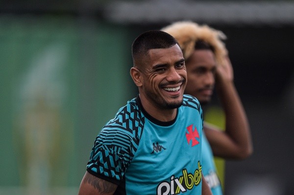 Foto: (Thiago Ribeiro/AGIF) - Léo Matos foi o escolhido para ocupar a vaga na lateral direita do Vasco