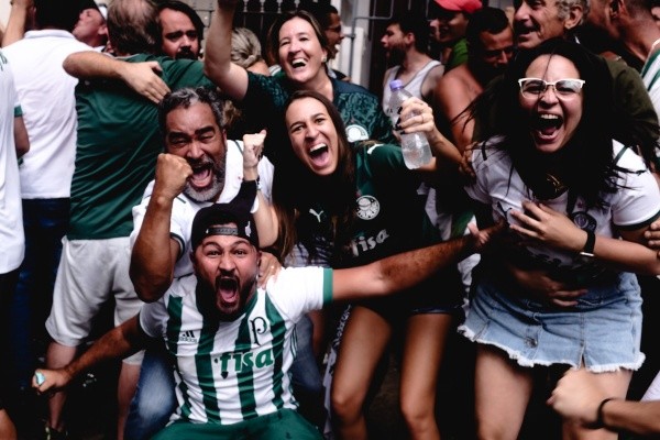 Foto: Ettore Chiereguini/AGIF |  Torcedores palmeirenses se reuniram em varias partes do país para acompanhar a partida decisiva