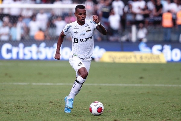 Foto: (Ettore Chiereguini/AGIF) - O lateral-esquerdo Lucas Pires foi um dos destaques do Santos na Copinha, e foi titular neste domingo (13)