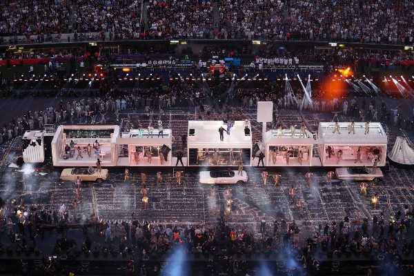 Gregory Shamus/Getty Images - Palco do half time show do Super Bowl LVI