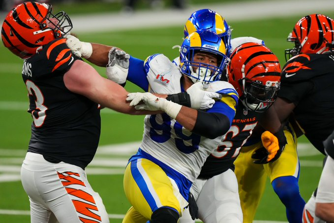 Foto Twitter NFL Brasil - Lance do jogo deste domingo entre Rams e Bengals