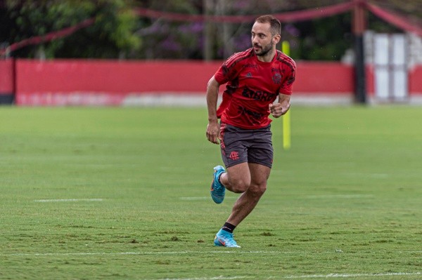 Everton Ribeiro pode atuar na ala - Foto: Paula Reis / Flamengo Everton Ribeiro pode atuar na ala - Foto: Paula Reis / Flamengo