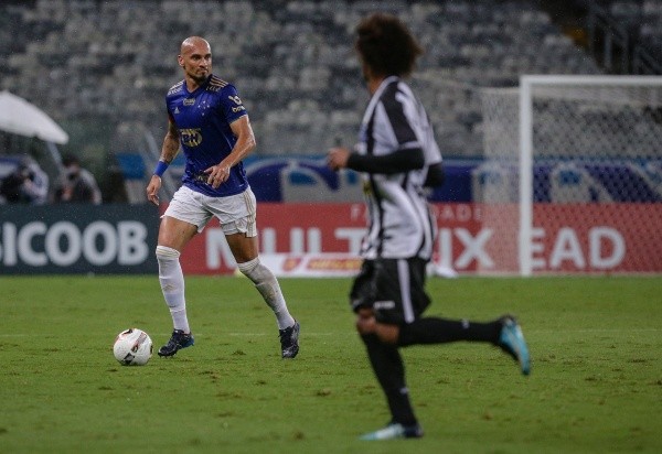 O Cruzeiro não tem intenção de negociar o defensor - Foto: Staff Images