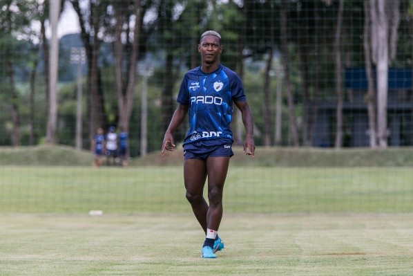 Foto: (Flickr Oficial Londrina/Ricardo Chicarelli/Londrina EC.) - Jhonny Lucas deve ser uma das novidades na escalação do Londrina