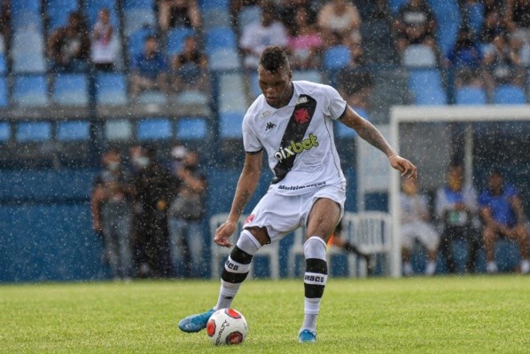 Foto: (Thiago Ribeiro/AGIF) - Luis Cangá durante partida do Vasco contra o Madureira