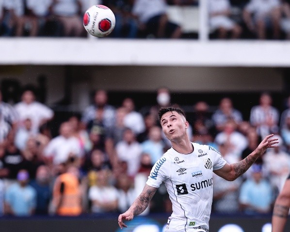 Zanocelo em ação pelo Santos, no Campeonato Paulista 2022 | Foto: Ettore Chiereguini/AGIF