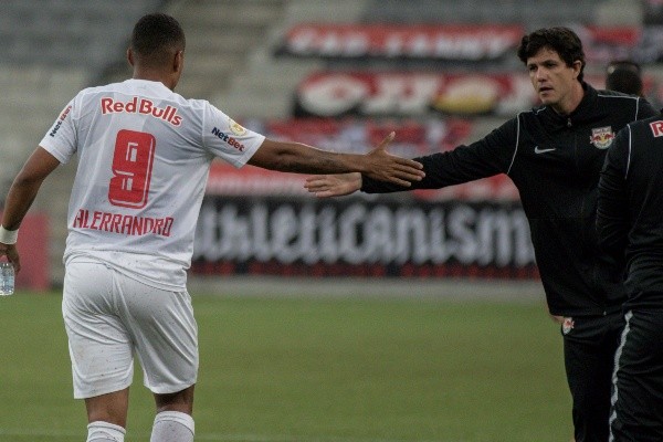 Robson Mafra/AGIF/ Alerrandro deverá ser titular está noite no duelo contra o Água Santa. Robson Mafra/AGIF/ Alerrandro deverá ser titular está noite no duelo contra o Água Santa.