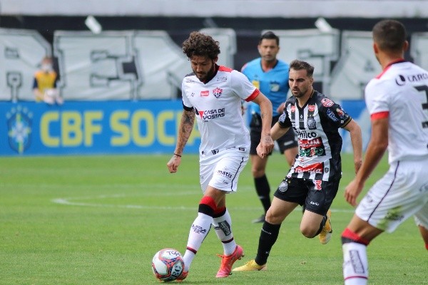 Foto: (Joao Vitor Rezende Borba/AGIF) - Fernando Neto disputou a última Série B pelo Vitória