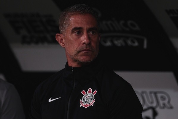 Foto: Ettore Chiereguini/AGIF – O Timão ainda busca um nome para suprir a saída de Sylvinho