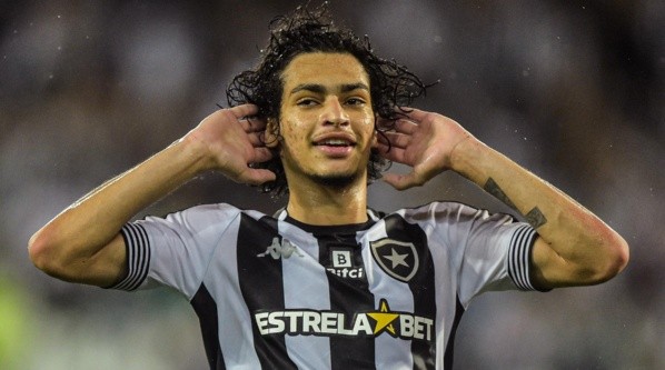 Matheus Nascimento foi chamado de ''Young Cavani'' por Textor (Foto: Thiago Ribeiro/AGIF) Matheus Nascimento foi chamado de ''Young Cavani'' por Textor (Foto: Thiago Ribeiro/AGIF)