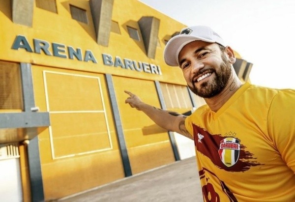 Foto: Reprodução. O ex-lateral havia fechado contrato para comandar o Grêmio Barueri, mas saiu antes de fazer sua estreia.