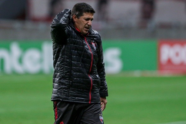 Foto: Fernando Alves/AGIF – Técnico está no comando do Dragão desde a saída de Marcelo Cabo