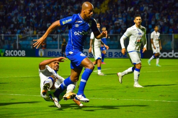 R.Pierre/AGIF -Copete em ação pelo Avaí