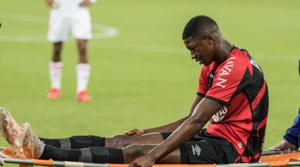 Babi está recuperado de contusão no Athletico (Foto: Robson Mafra/AGIF)