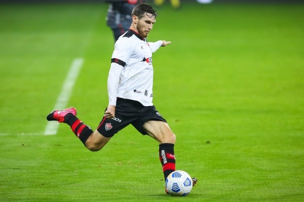 Pedro H. Tesch/AGIF – Raul Prata em sua passagem pelo Vitória