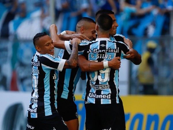 Foto: (Maxi Franzoi/AGIF) - O primeiro Grêmio de Roger Machado ganhou elogios da torcida