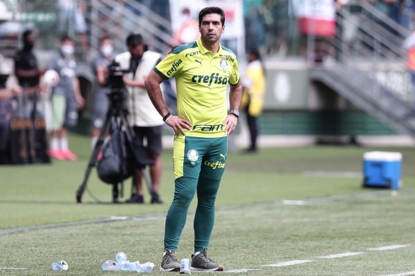 Ettore Chiereguini/AGIF/ Abel em campo em jogo do Palmeiras no Allianz Parque. 